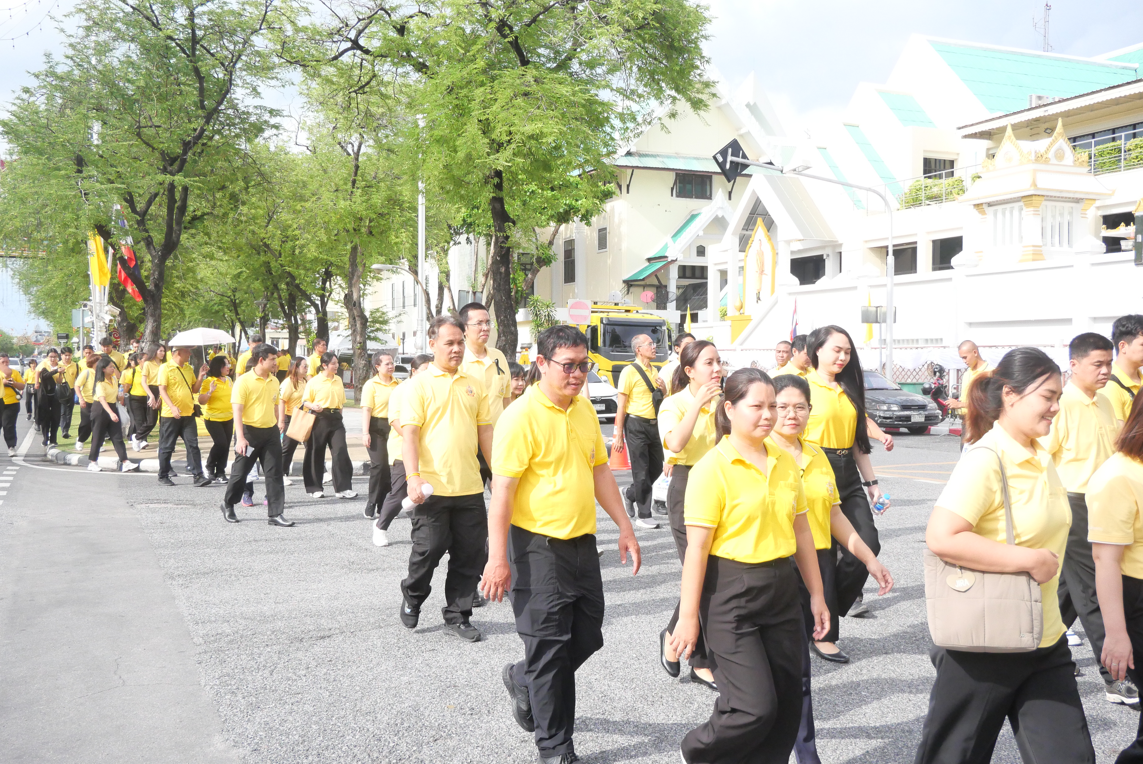 title - ส.ป.ก. ร่วมเฝ้ารับเสด็จฯ พระบาทสมเด็จพระเจ้าอยู่หัว และ สมเด็จพระนางเจ้า ฯ พระบรมราชินี เนื่องในโอกาสเสด็จพระราชดำเนินไปในการ พระราชพิธีเฉลิมพระชนมพรรษา 28 กรกฎาคม 2569